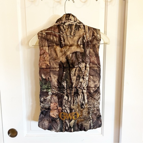 Girls with Guns Camo Vest - Picture 2 of 9